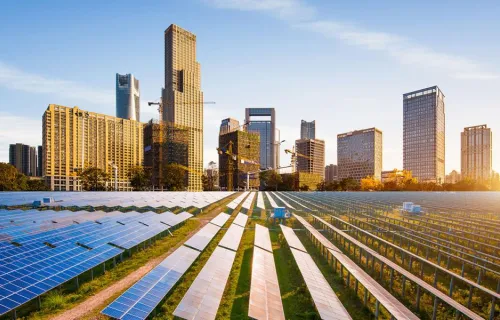 Développement durable d'une centrale solaire avec la vue sur Nanchang